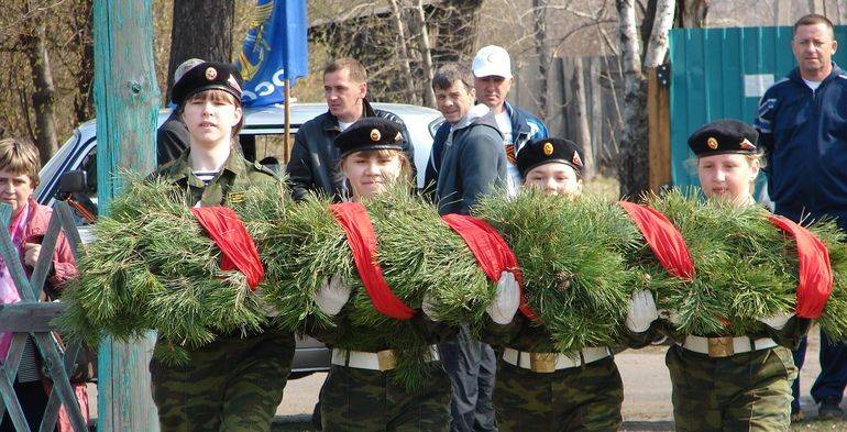 Памятник в Дмитриевке