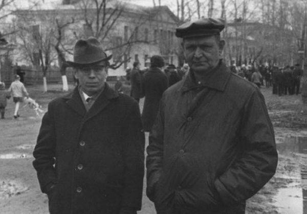 Казаренко Владимир Кузьмич и Грабор Константин Григорьевич на демонстрации 1980г