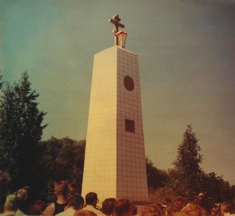 Ивановка. Памятник Пакояние