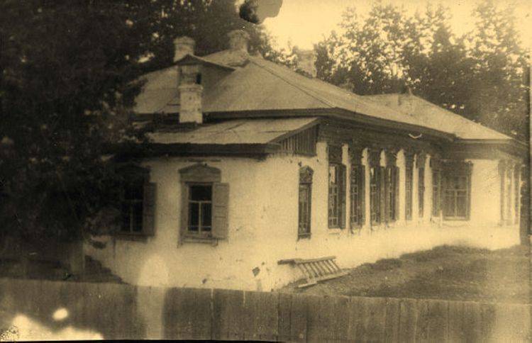 Старое здание Ивановской школы